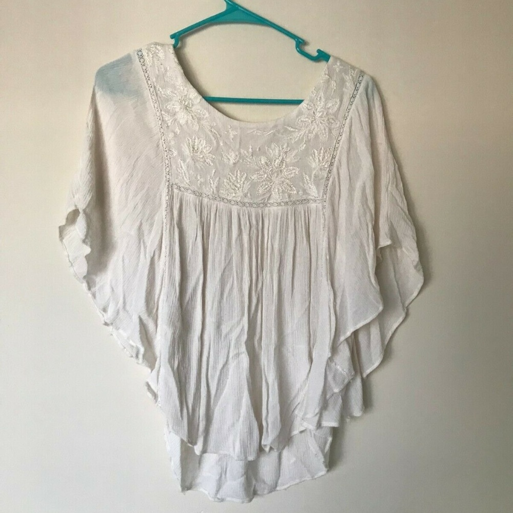 American Eagle Women’s Off White Batwing Shirt